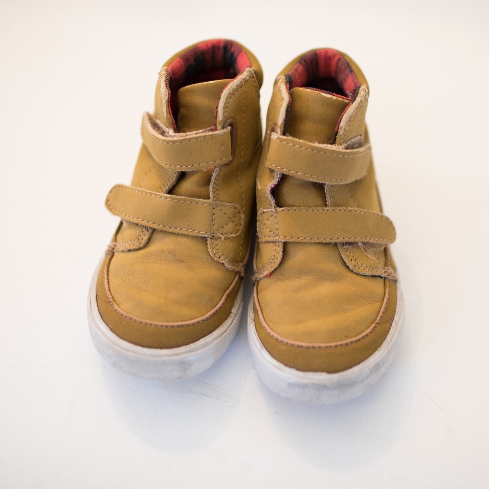 Size 7 Toddler High Top Cat and Jack Boots